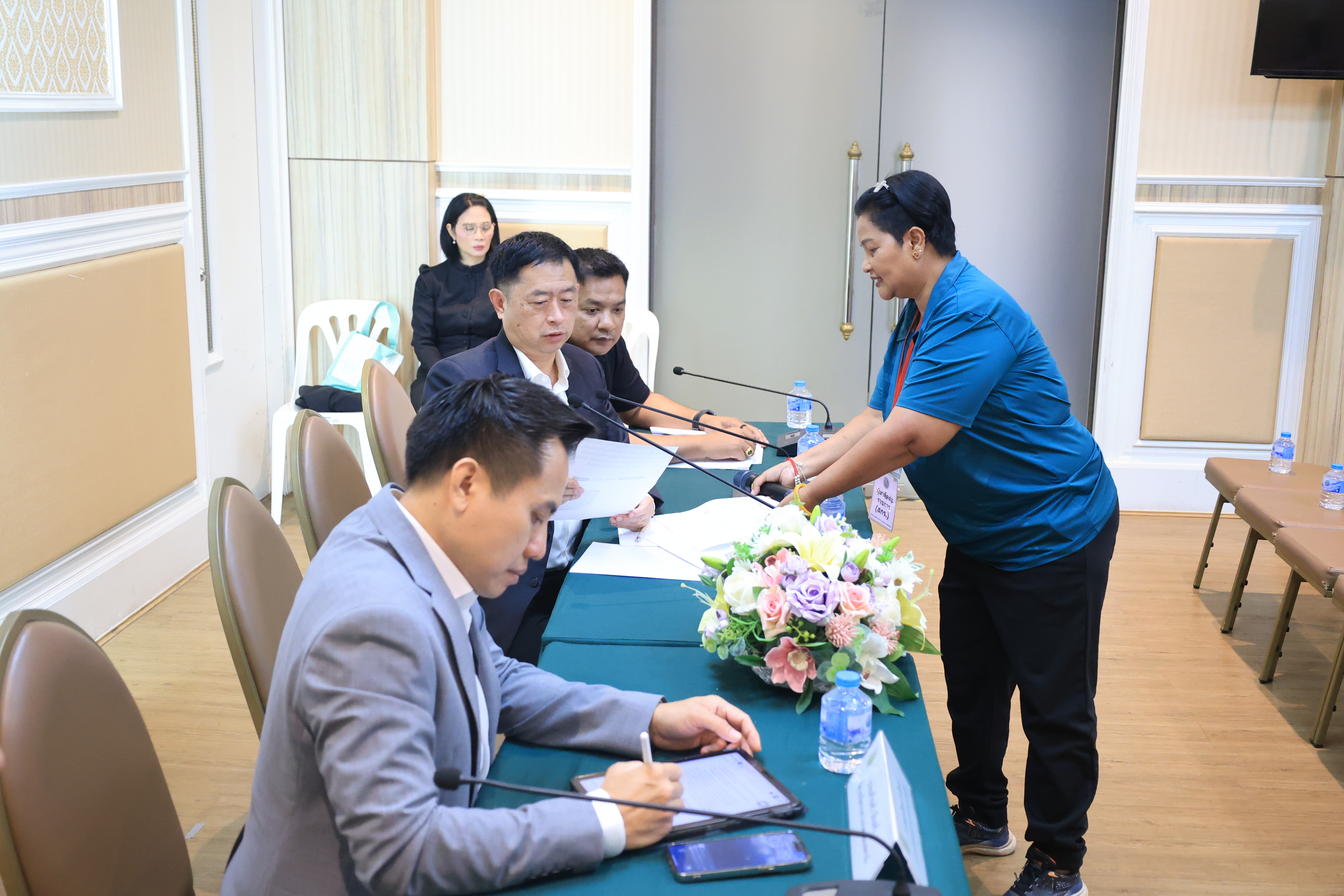 title - ส.ป.ก. เข้ารับฟังข้อเสนอสมาชิกเกษตรกรสภาประชาชน 4 ภาค ติดตามความคืบหน้าโครงการฯ ตามมติ ครม.  เกี่ยวกับด้านการจัดที่ดิน ด้านงบประมาณโครงการฯ และด้านบุคคล เพื่อแก้ไขปัญหาความเดือนร้อนให้กับสมาชิกในพื้นที่